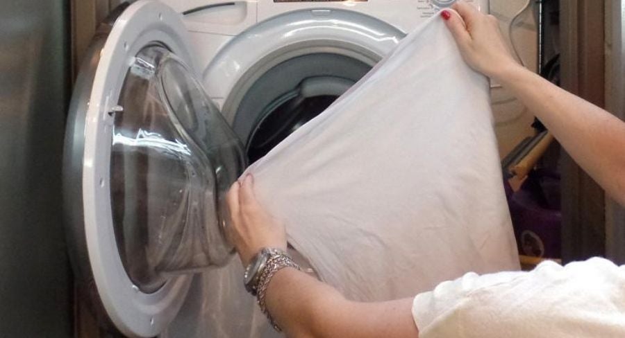 Cómo quitar manchas de aceite en la ropa