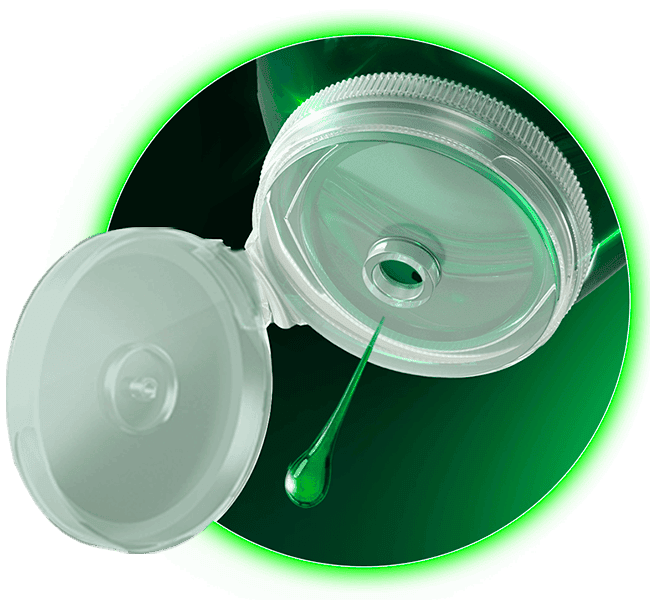 Tapa volteada abierta de botella de Axion Limón líquido con gota de jabón verde goteando.