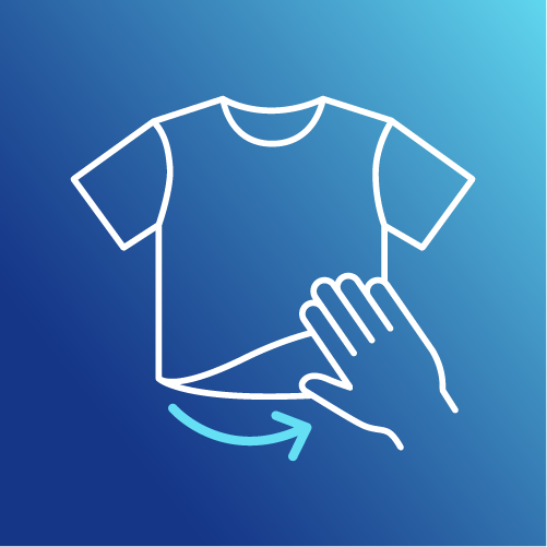 Icono de una mano volteando una playera al revés para proteger el tejido durante el lavado.