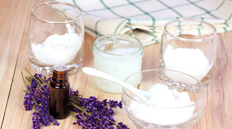 Imagen mostrando vasos con bicarbonato de sodio