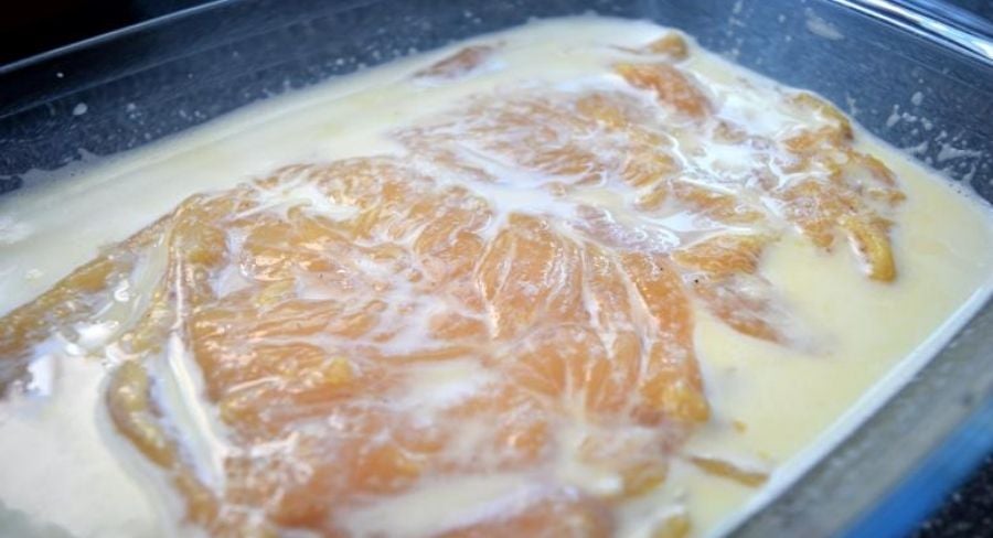 Paso a paso para preparar milanesa de pollo con empanizado perfecto