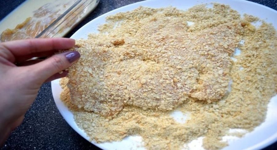 Paso a paso para preparar milanesa de pollo con empanizado perfecto
