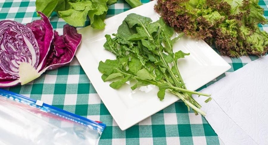ingredientes para  la base de la ensalada