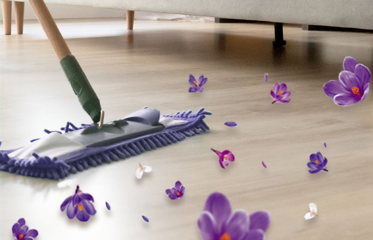 Piso reluciente con el aroma fresco de Fabuloso Fresca Lavanda.