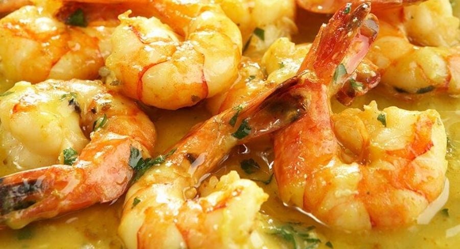 Langostinos al curry con salsa de coco