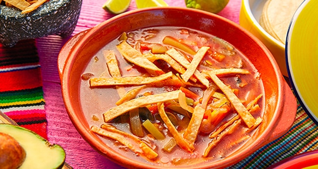 Sopa de tortilla mexicana