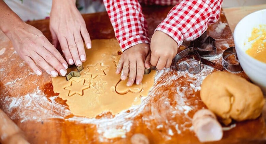 prepara galletas de manzana y zanahoria para tus mascotas