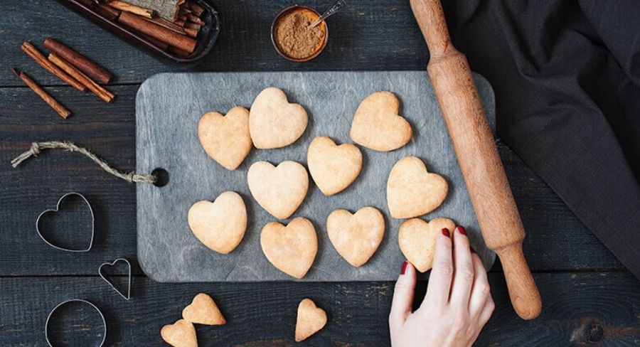 prepara galletas de manzana y zanahoria para tus mascotas