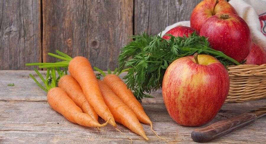 prepara galletas de manzana y zanahoria para tus mascotas