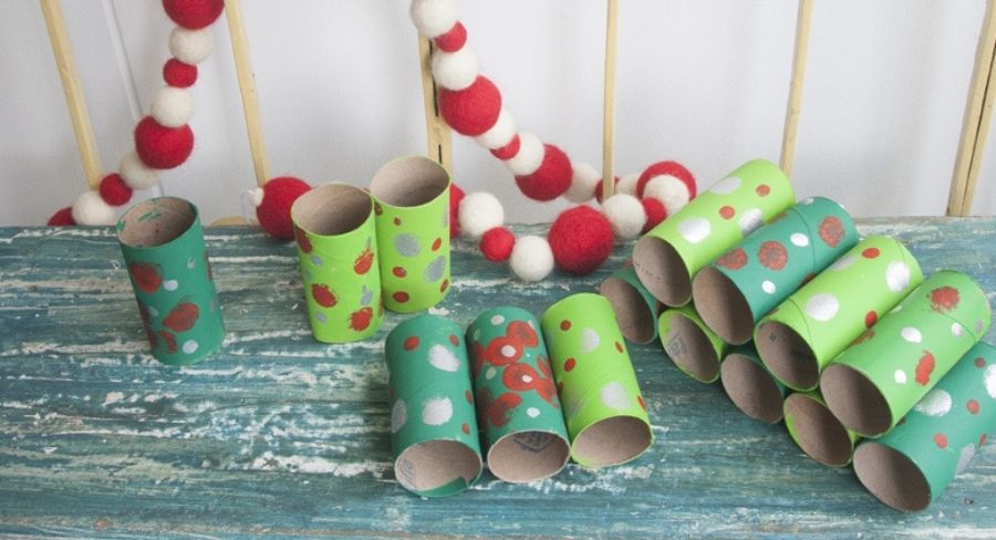 arma tu árbol de navidad con tubos de cartón