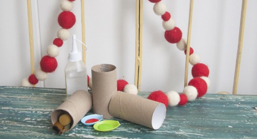 crea un arbol de navidad con tubos de cartón