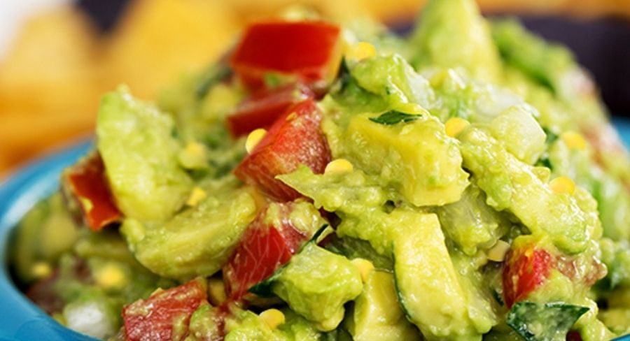 ensalada de aguacate y maíz