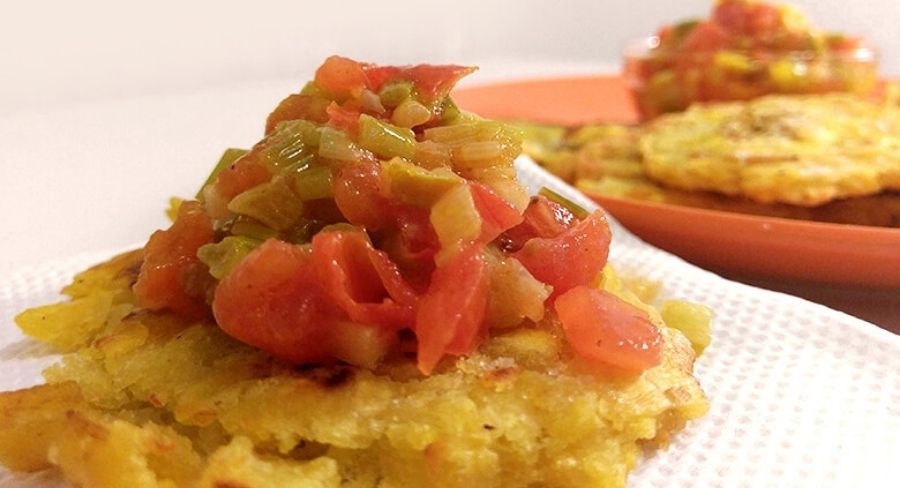 patacones con hogao