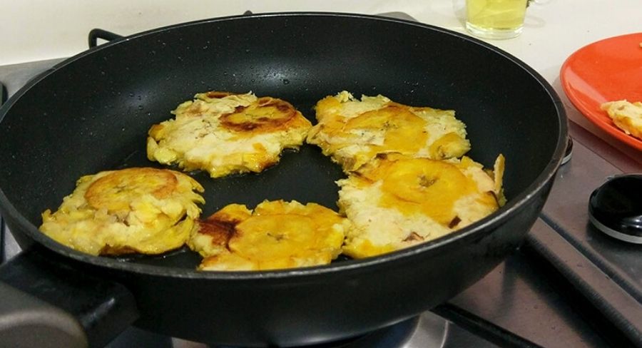 patacones con hogao