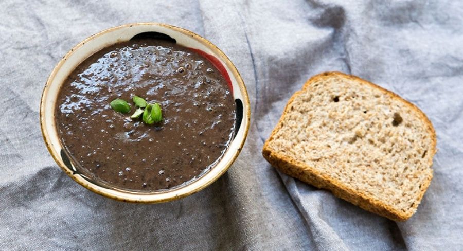 prepara una sopa de frijol