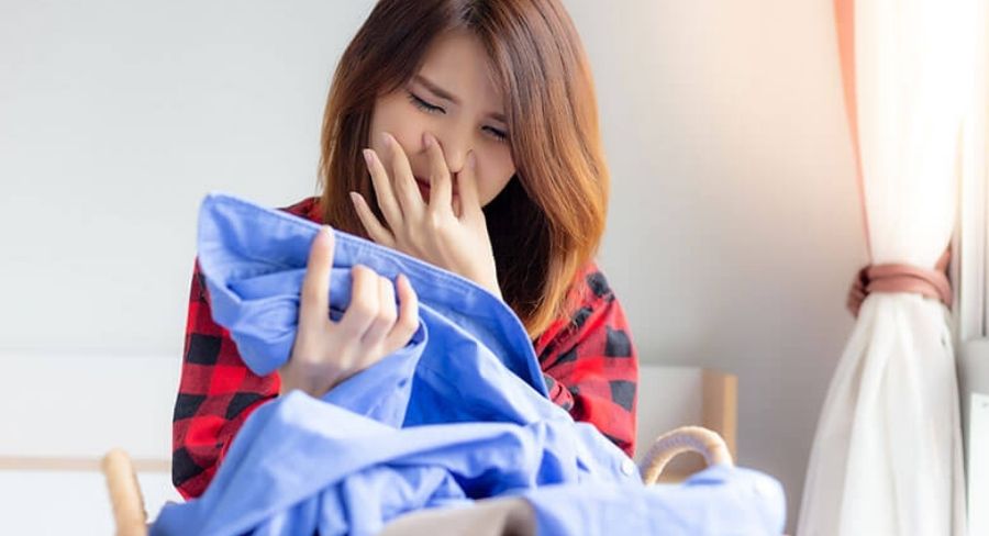 cómo quitar el mal olor de la ropa sin lavarla