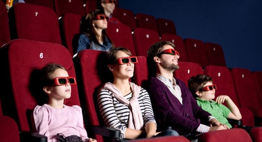 familia en sala de cine