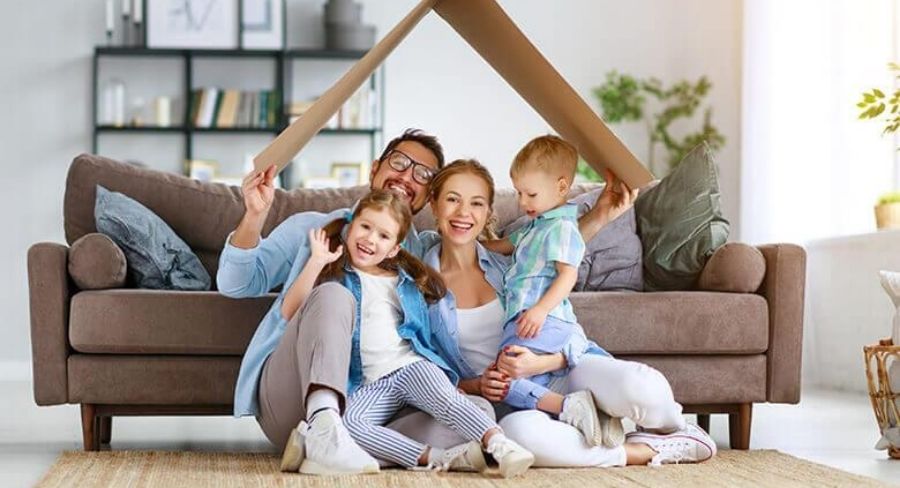 Familia sonriendo