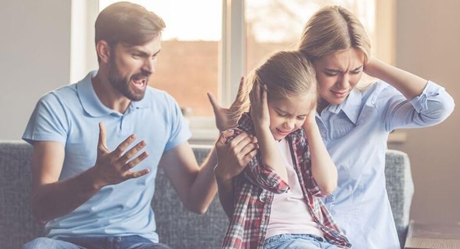 familia discutiendo