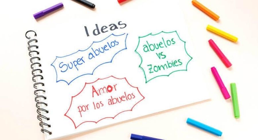 Libreta con ideas y mensajes con marcador