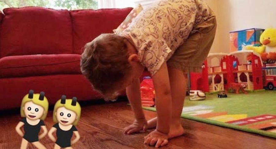 Niño en posicion como muñeca de trapo