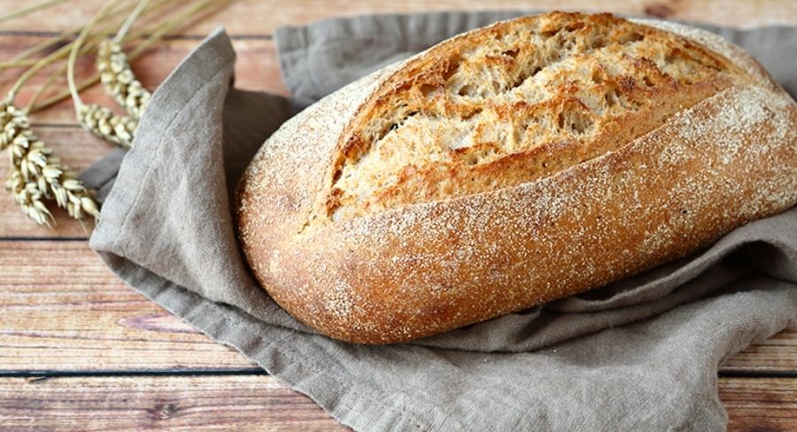 pan sobre una mesa