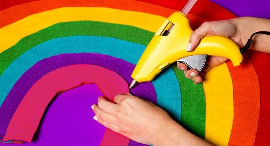 fijar las partes con silicona caliente