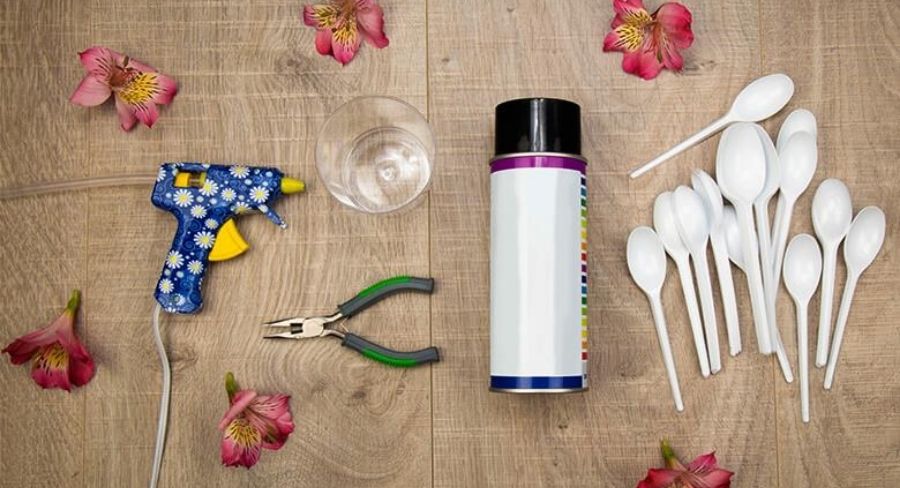 materiales para hacer floreros y candelabros con cucharas plásticas