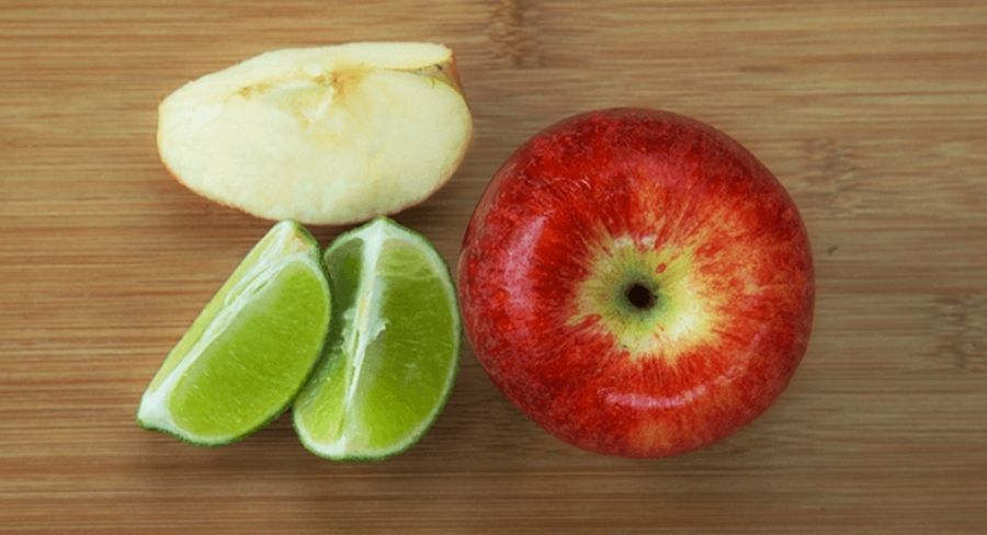 manzana y limones partidos