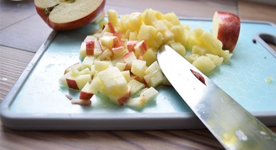 ensaladas vegetarianas de arroz, frutas y lentejas