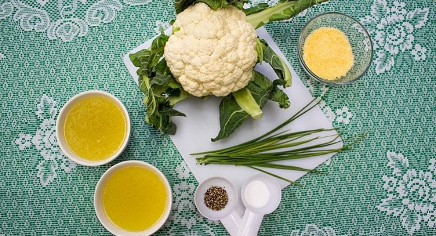 prepara un saludable puré de coliflor y queso parmesano