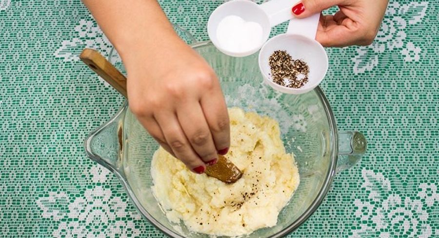prepara un saludable puré de coliflor y queso parmesano