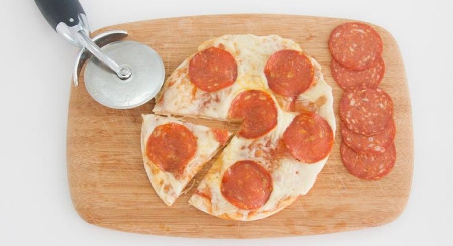 Pizza de queso y pepperoni