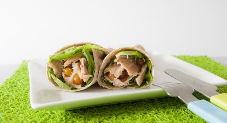 wrap de lechuga, atún y tomate