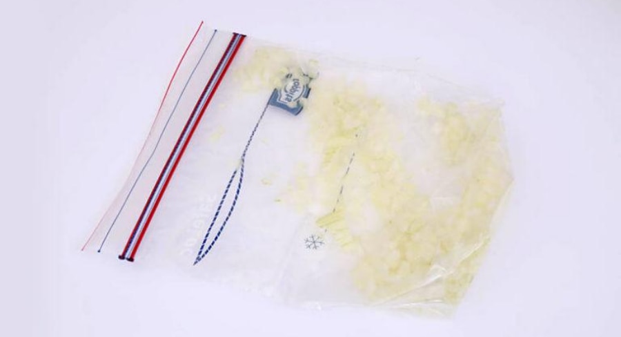 Cebolla picada en bolsa de plastico hermético