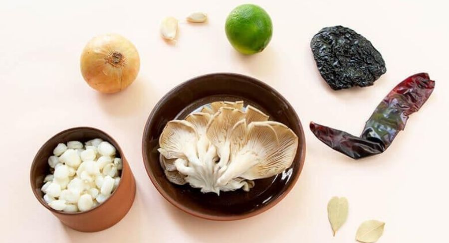 Ingredientes para preparar pozole mexicano