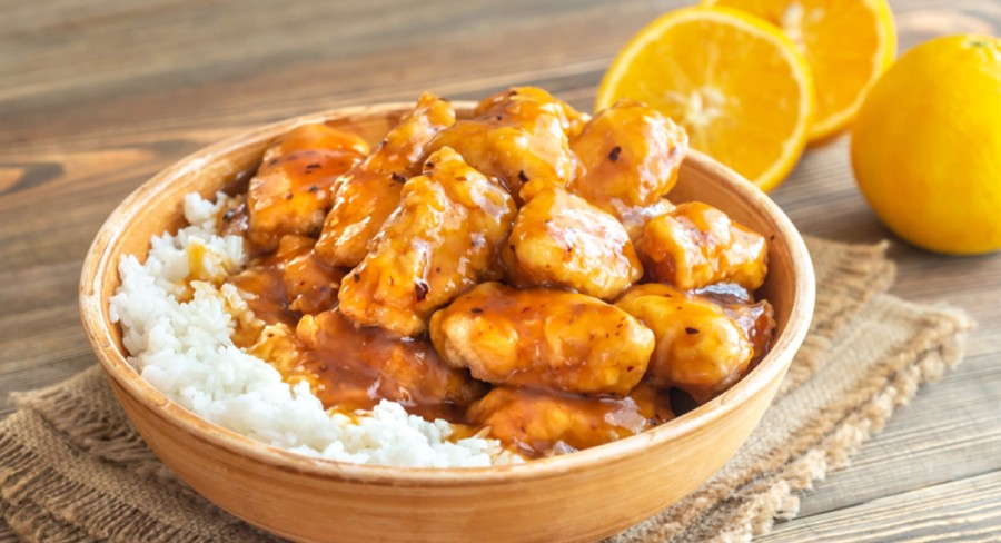 tazón de pollo a la naranja con arroz blanco