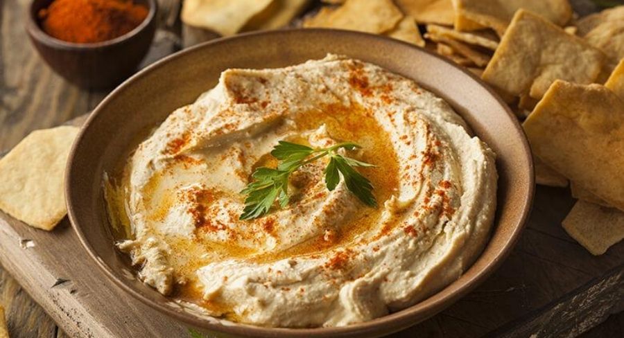 Totopos con hummus