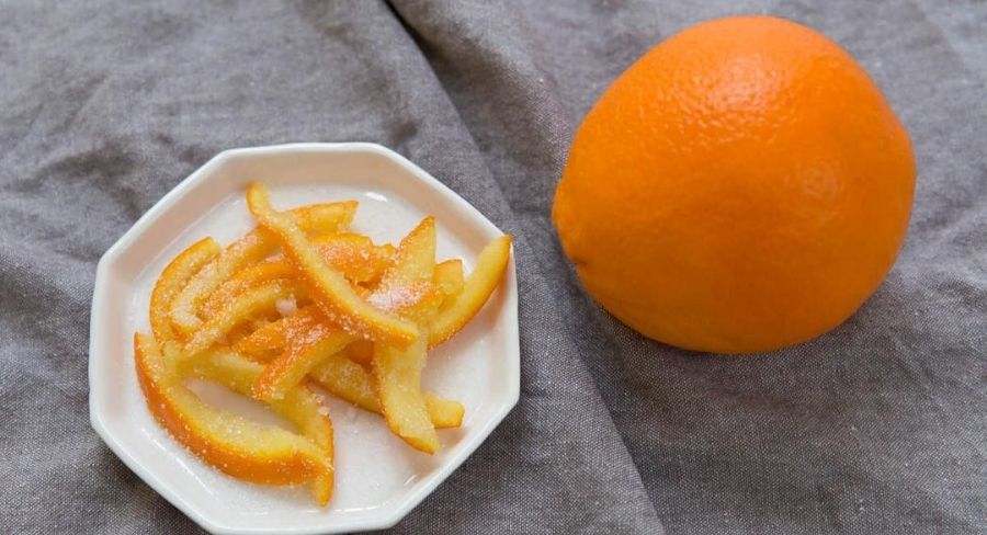 Deliciosos dulces con cáscara de naranjas