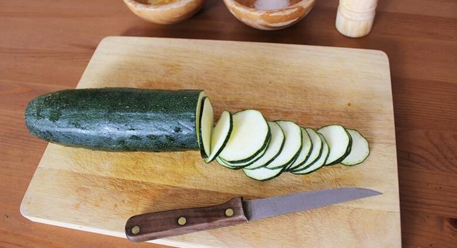 chips de zucchini con parmesano y sal marina