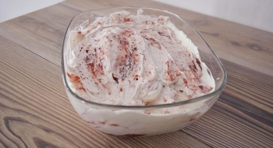 receta de helado de fresa sencillo y muy cremoso