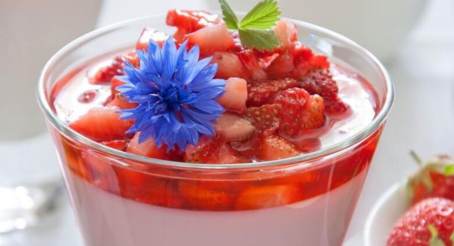 Postre de shots de gelatina de yogurt con fruta