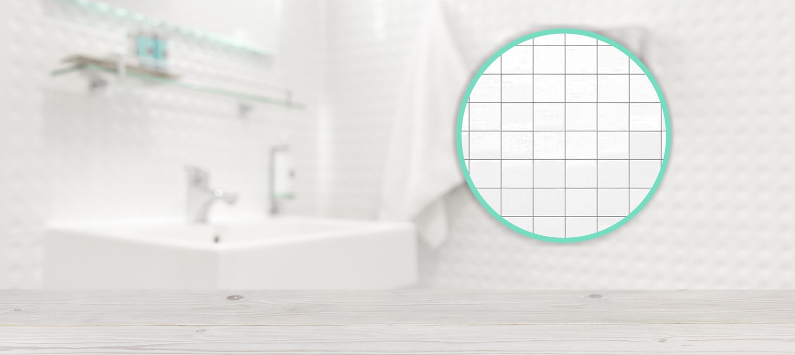 ¿Sabías que el bicarbonato de sodio y el vinagre son ingredientes naturales que puedes utilizar para quitar el sarro de los azulejos del baño?