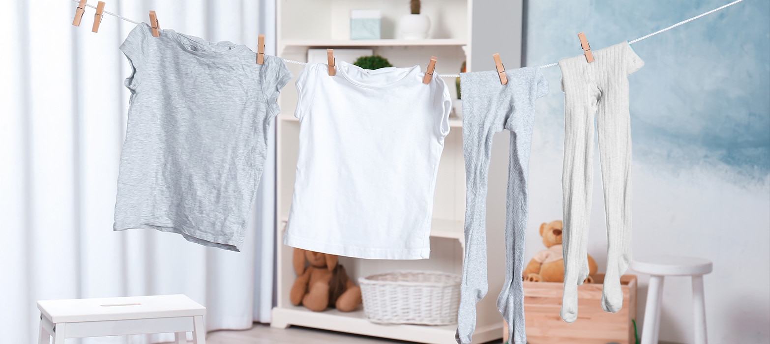 Si tu camisa blanca preferida se manchó con la ropa de color, aquí te damos consejos para eliminar esas manchas difíciles