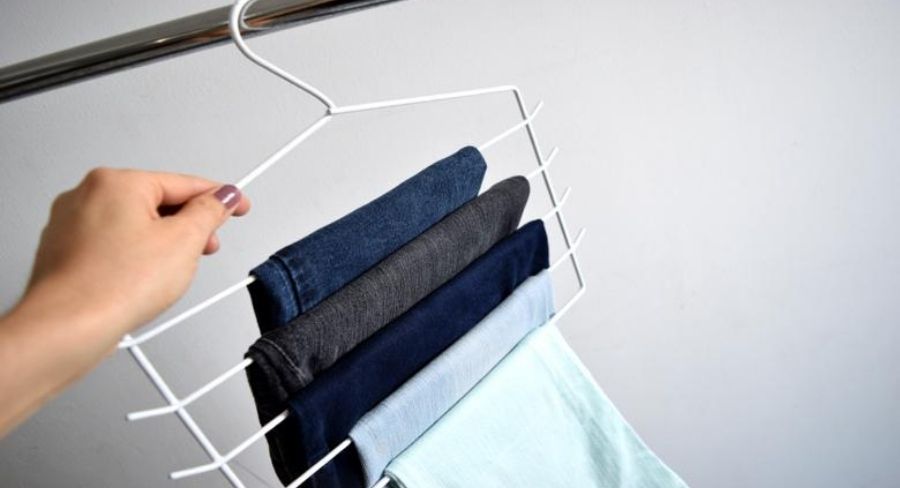 6 pasos para guardar ropa en colgadores de forma correcta - Safe
