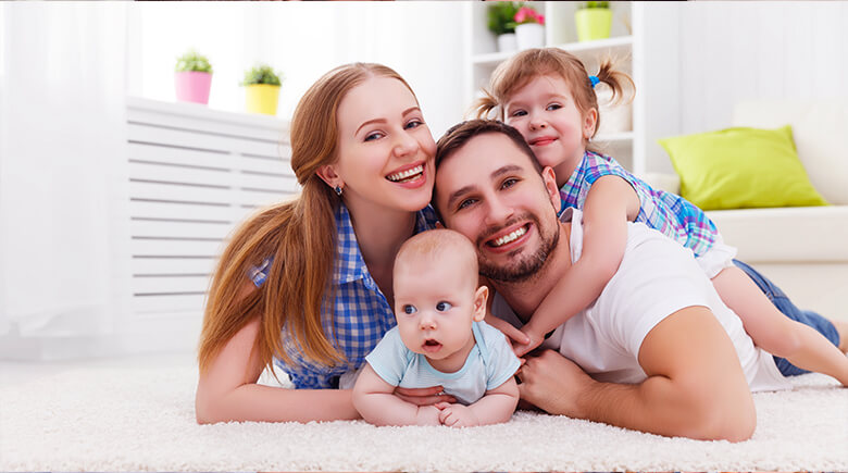 Consejos para cuando llega un hermano menor: Vean fotos de cuando eran más pequeños