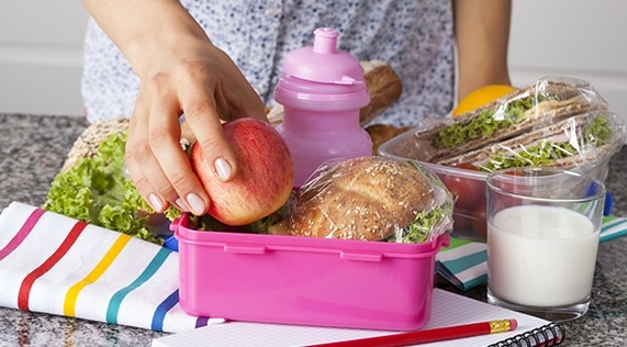 Preparación de loncheras para el regreso a clases