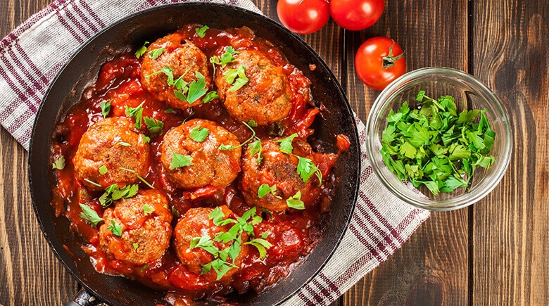 Bolitas de carne en sarten preparadas