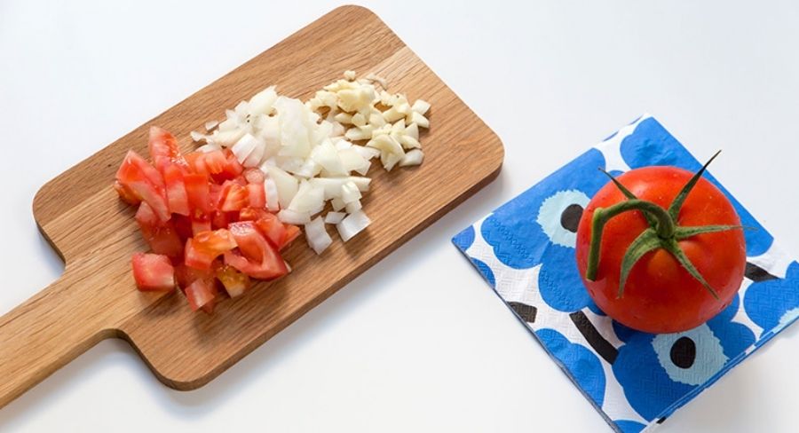 tomate y cebolla picada