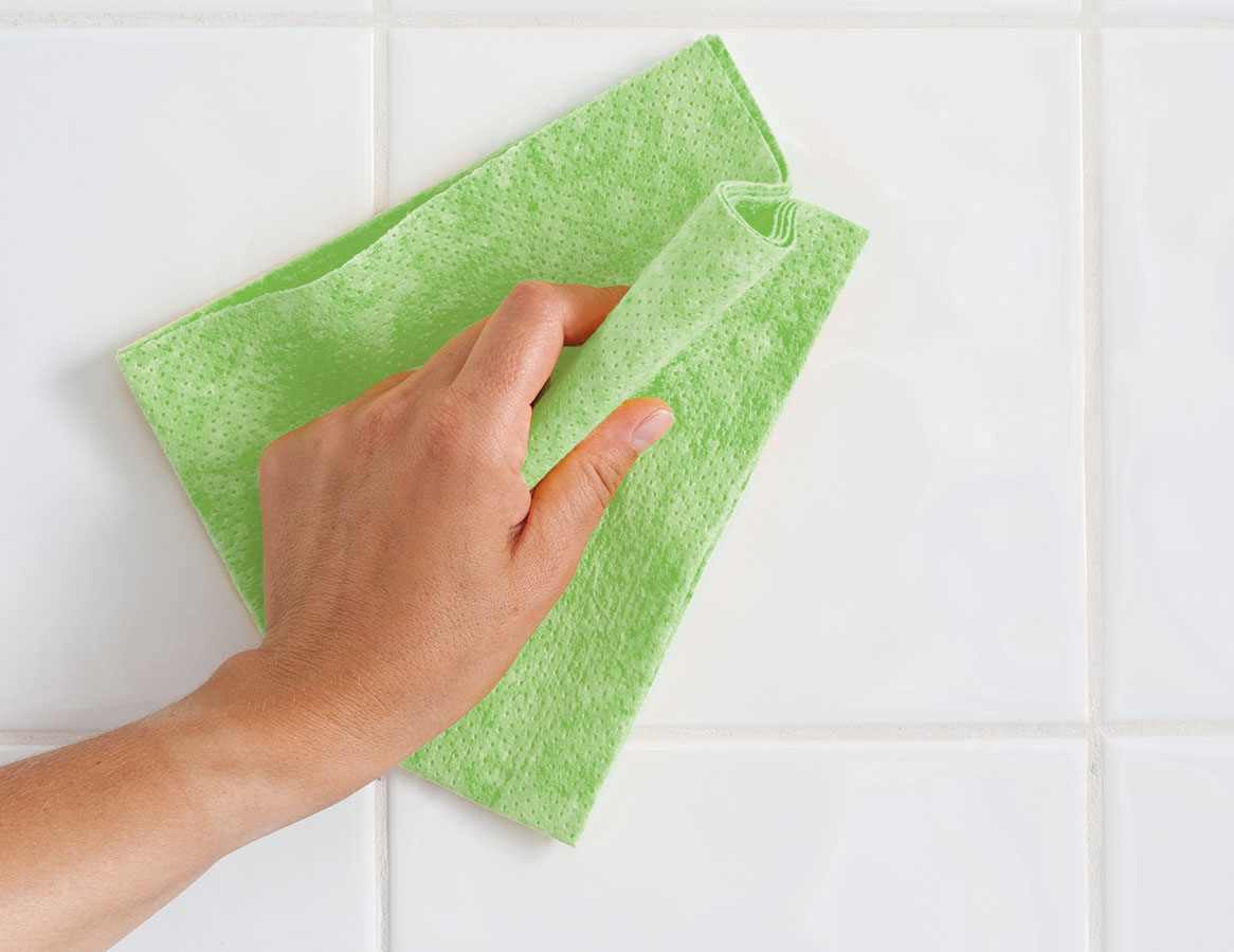 Con la línea del limpiador multiusos Ajax podrás quitar la grasa de la cocina hasta quitar el sarro del baño. Disfruta de su fórmula con máxima eficacia en sus diferentes presentaciones
